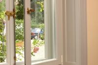 Kastenfenster mit historischen Beschlägen