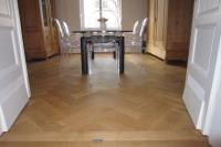 Neu verlegtes Massivparkett Eiche Fischgrät geölt