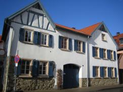 Einfamilienhaus mit neuen Fenstern