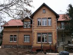 neue Fenster für Backsteinvilla