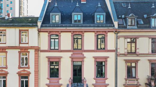 Altbau mit neuen Holzfenstern von Schreinermeister Reul in Frankfurt am Main