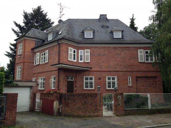 20er Jahre Villa mit Sprossenfenstern