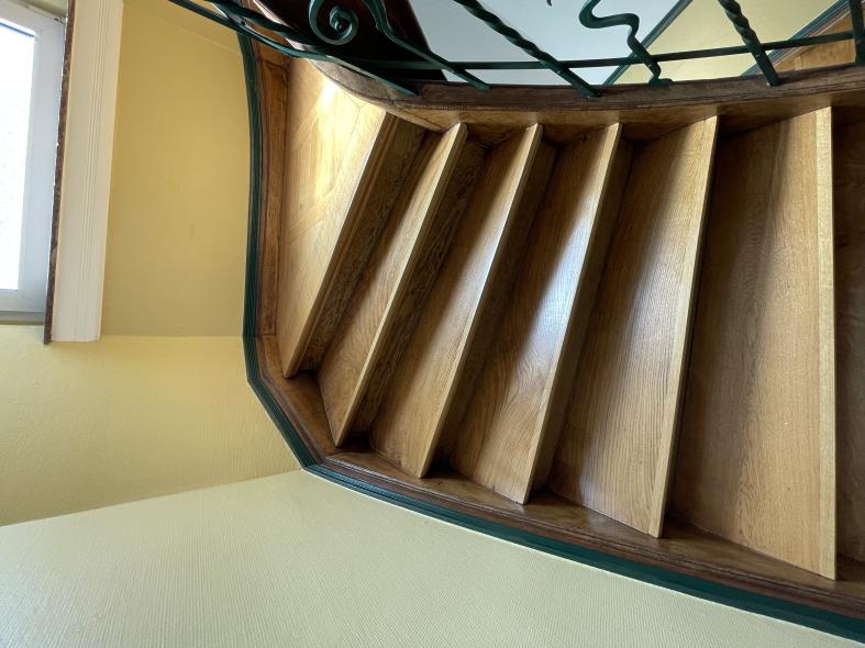 Treppen Restaurierung mit neuen Stufenvorderkanten