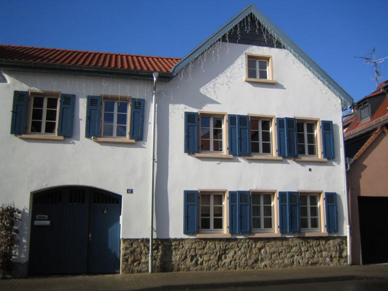 Einfamilienhaus mit neuen Fenstern