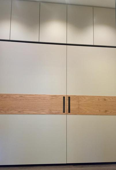 Einbaumöbel Ankleide mit flächenbündigen Schiebetüren