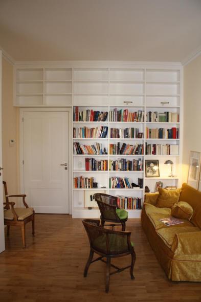 Bücherregal in Schleiflack