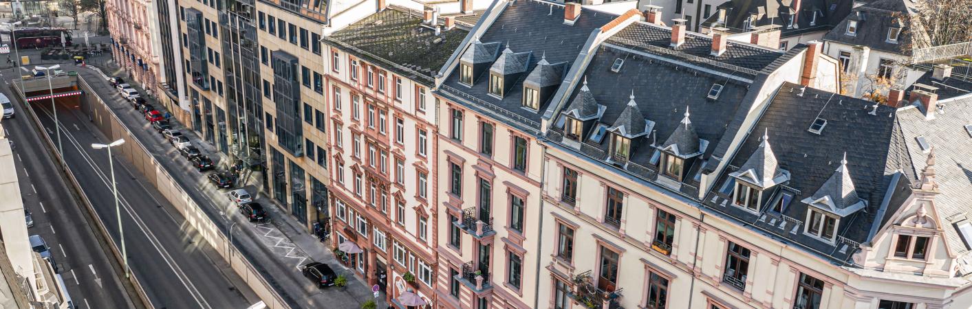 Altbaufenster mit Schallschutz an vielbefahrener Strasse in Frankfurt am Main