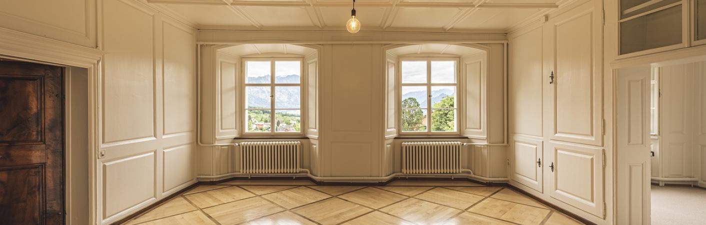 Raum mit Wandverkleidungen